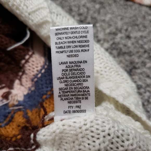 NWT Chevron Sweater - Picture 9 of 13